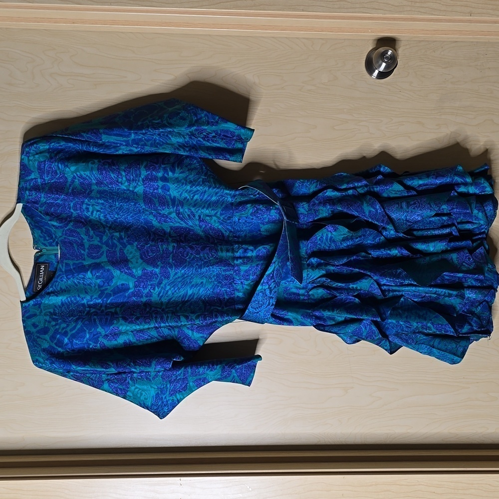 * INCLUDED IN DRESS SALE! VINTAGE St. Gillian Silks Blue/Green